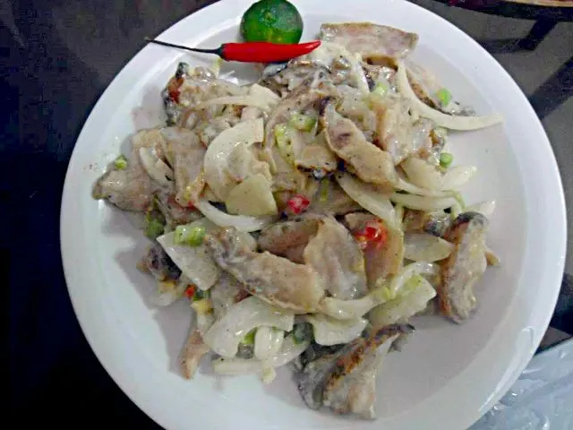 Philippine Cuisine : Dinakdakan are made with grilled Pork ear & pork Liver then ox Brain and Mayonnaise onion  lemon chilli garlic for the Sauce.|Dan Alfred Garcia Madriagaさん