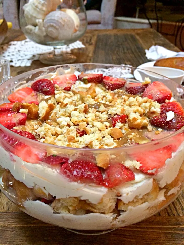 Mascarpone toffee donut triffle|sara khooryさん