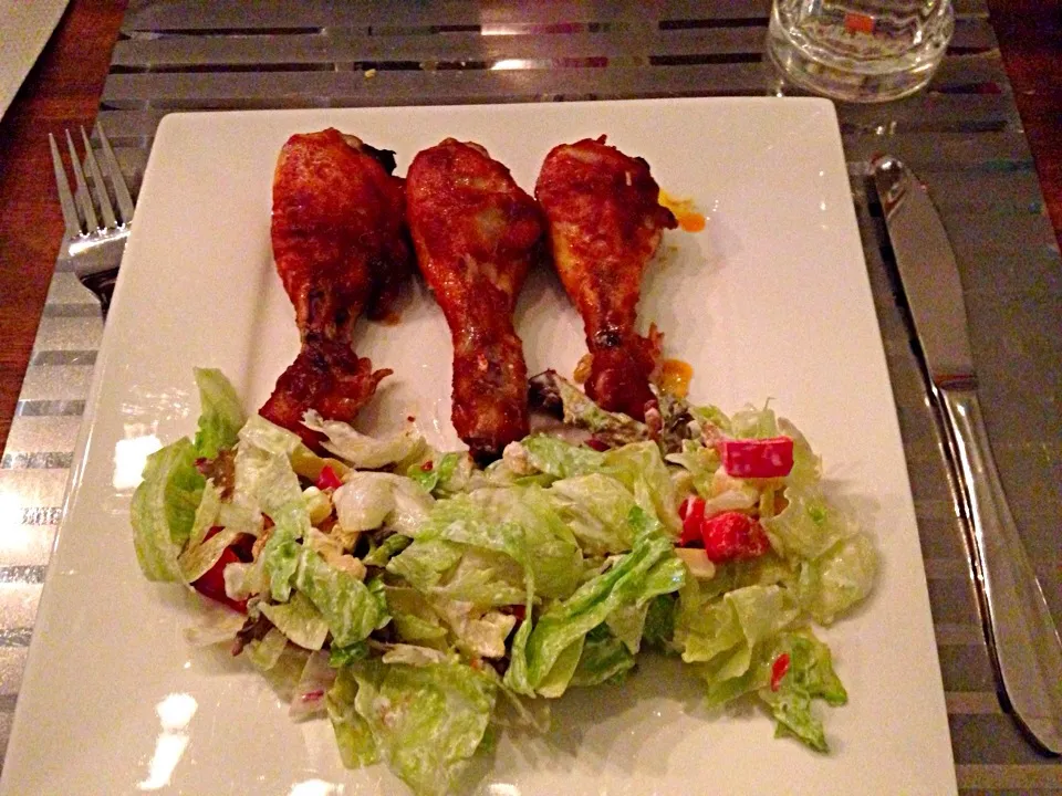 Snapdishの料理写真:Chicken pirri pirri with some salad.|Richard Koolenさん