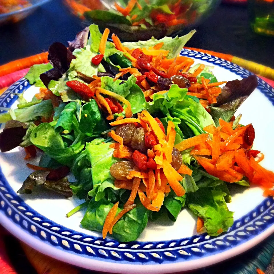 Salad with goji seeds & raisins|Stefan Labuschagneさん