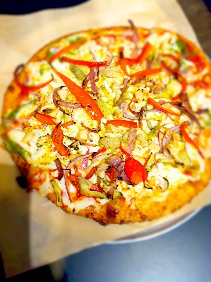 Snapdishの料理写真:Tomato & Pesto Chicken Pizza with Truffle Salt|Suga Brownさん