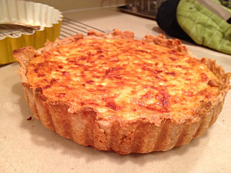 Snapdishの料理写真:onion gruyere tart with whole wheat crust|Matthew Cashenさん