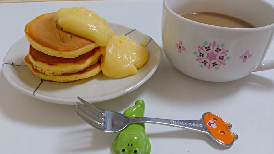 ミニミニホットケーキ+カスタードクリーム＆カフェオレでお昼ご飯(´,,･ω･,,`)♡|きーりんが好きよーさん