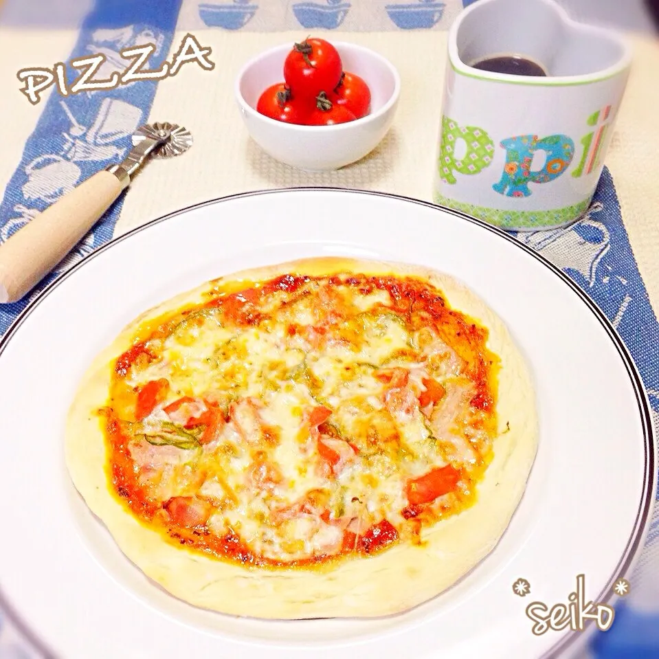 Snapdishの料理写真:今日のお昼は超簡単✨発酵なしの お手軽ピザ🍕|*seiko*さん