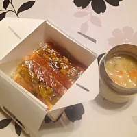 Snapdishの料理写真:たっぷり野菜とめかじきのカレーサンド。|tommegさん