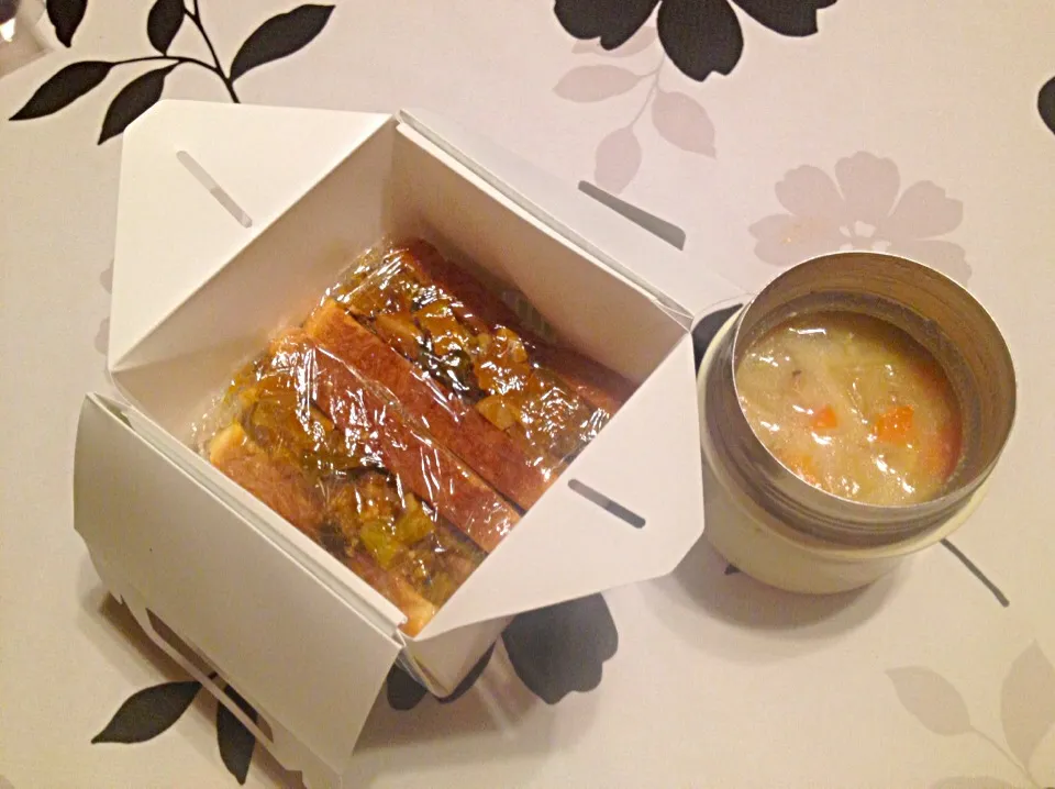 たっぷり野菜とめかじきのカレーサンド。|tommegさん