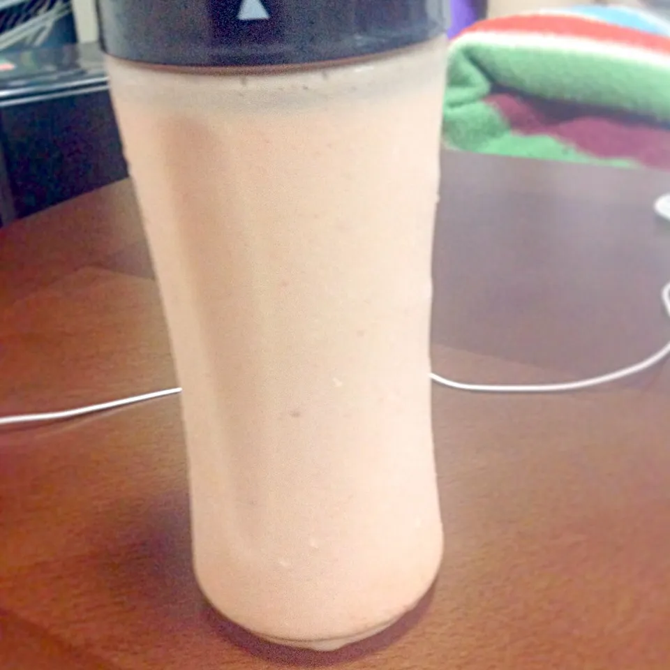 Strawberry, Grapefruit and banana with soy milk shake|Yuki Mitsuishiさん