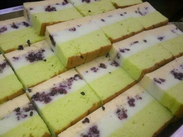 Snapdishの料理写真:Puding Cake Ketan Hitam Durian with Pandan cotton cake|esty linggarsihさん