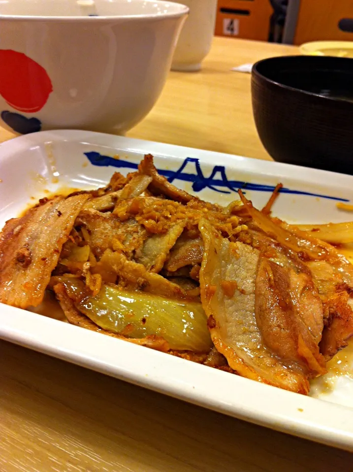 お昼ご飯は、豚バラ生姜焼定食をいただきました。。|abe yoshiroさん