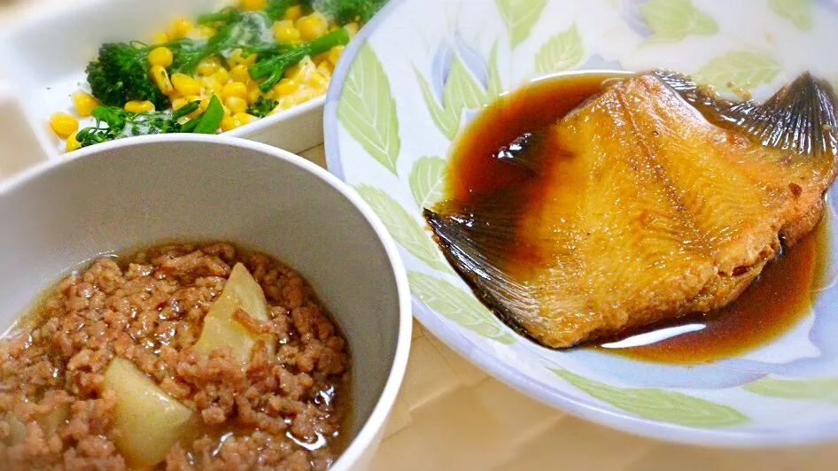 ★献立★カレイの煮付け＆カブのひき肉あん＆ブロッコリーとコーンのチーズ焼き♪|きーりんが好きよーさん