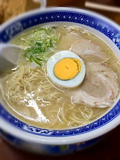 トンコツラーメン   六三さんストレートな細麺
スープも割りとあっさり！(^^)|☆Yumi☆さん