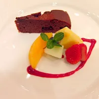 Brownie and fruits|hongminhさん