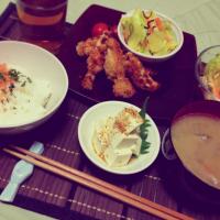 鶏胸フライ★キャベツ酢の物☆サラダ★豆腐タワー☆豚汁で1人ご飯