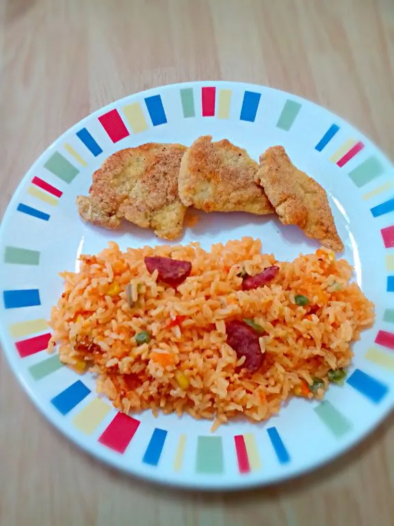 Snapdishの料理写真:Rice with mixed vegetables and Chicken crusted with Corn Flour|Yari Gonzálezさん