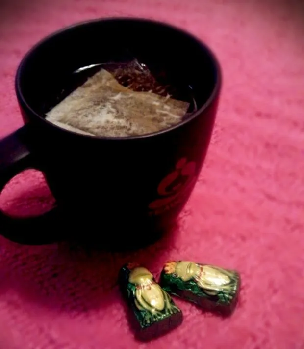 tea and chocolates|Chelsea Faithさん