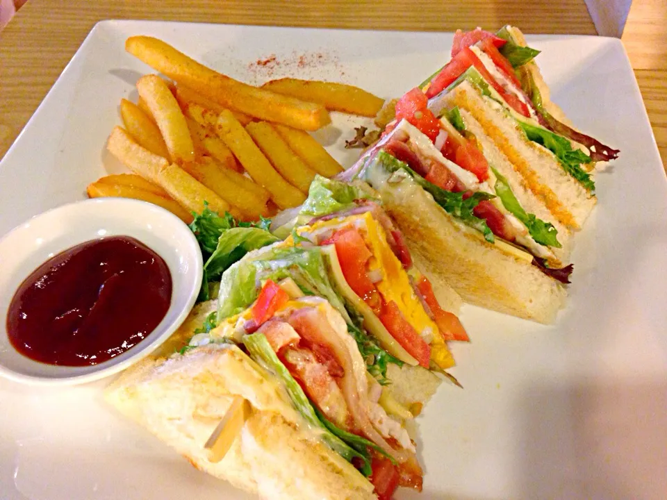 Snapdishの料理写真:Club sandwich|Tunaさん