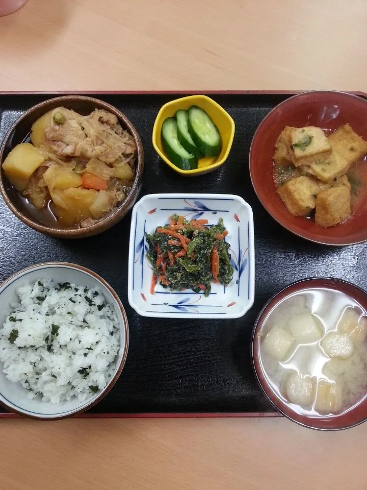 Snapdishの料理写真:職場のご飯☆肉じゃが！|ericanさん