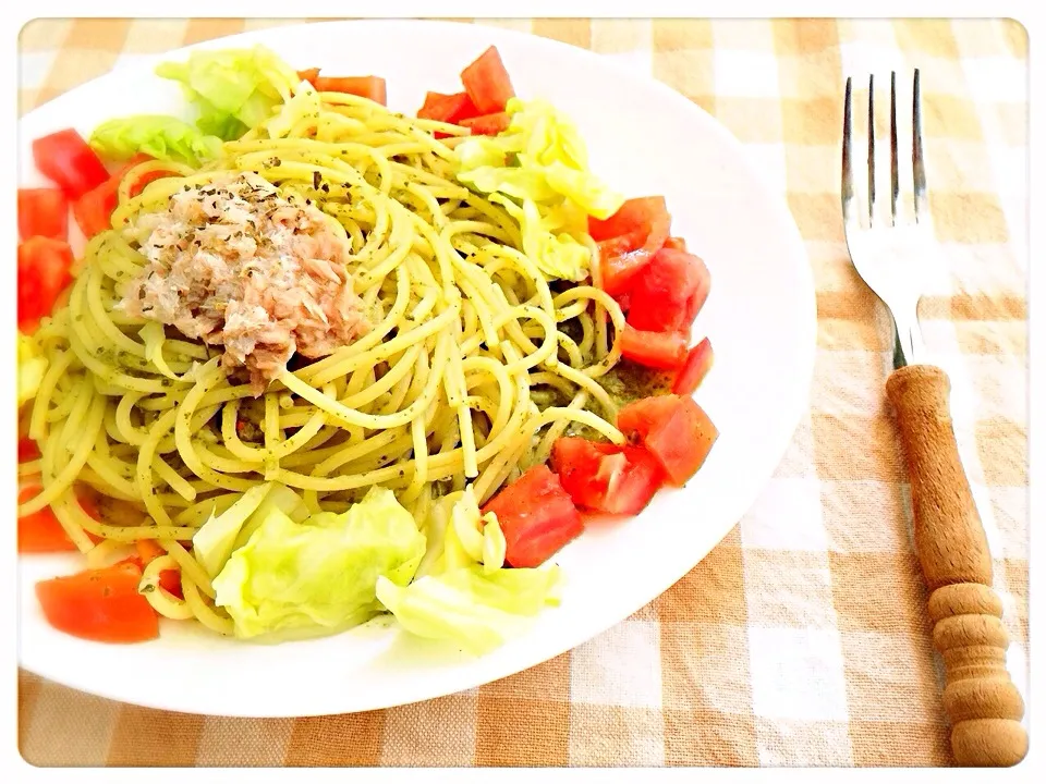 本日のおうちランチ＊ジェノベーゼ(パスタソースを使って手抜き料理)|SAJAさん