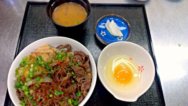 Snapdishの料理写真:牛すき焼き丼|Michiyo Nagaishiさん