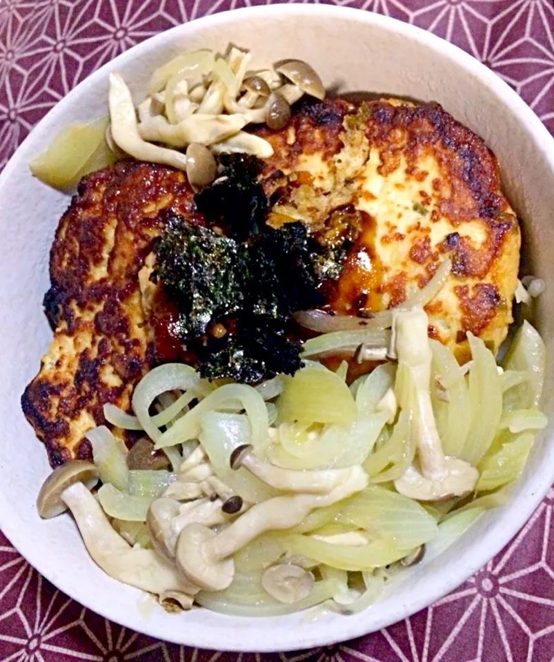 豆腐ハンバーグシメジタマネギ丼|タコ焼き多幸坊主さん