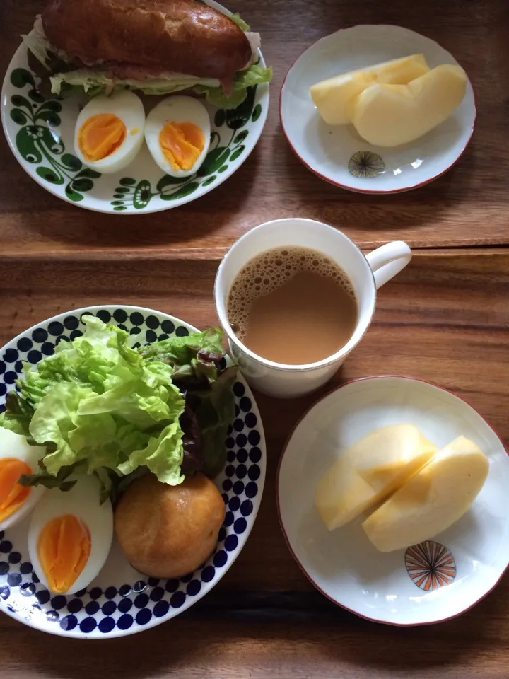 ハム野菜サンド＆ゆで卵／スコーン・ゆで卵＆サラダ、シナノゴールド、コーヒー|charさん