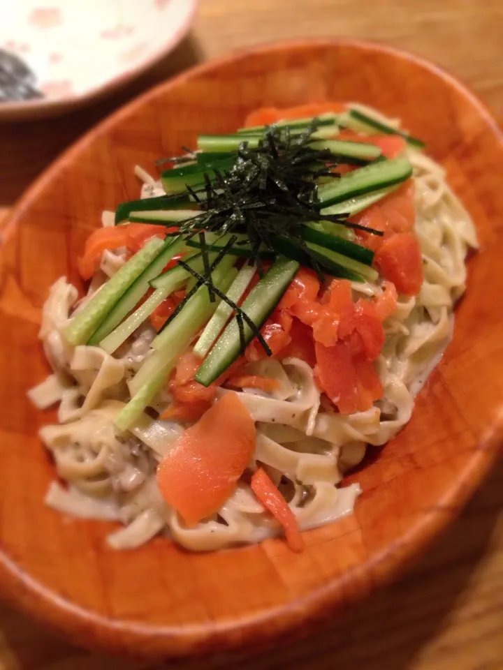 Snapdishの料理写真:Creamy smoked salmon fettuccini|Amia Ersantiさん