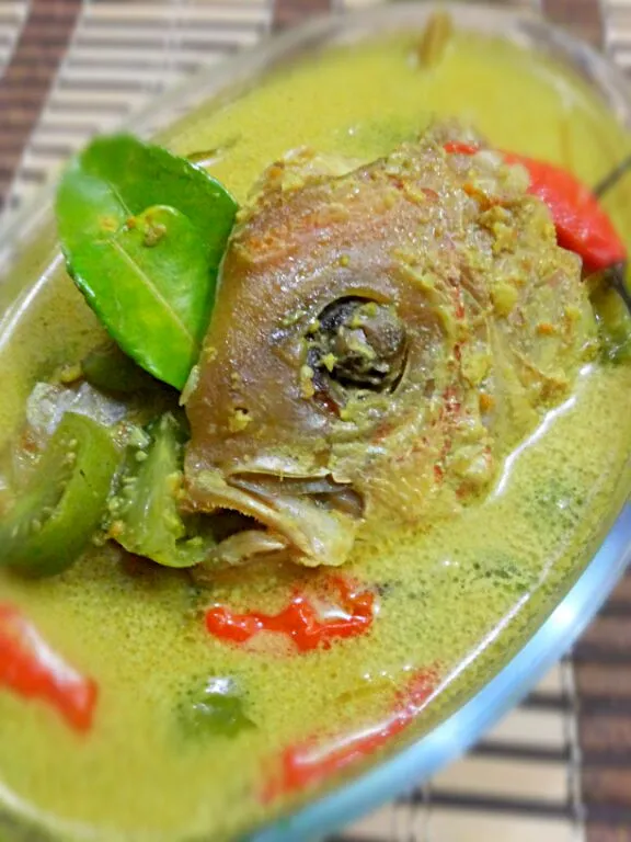 Gulai Kepala Kakap ( Indonesian Fish Head Curry )|esty linggarsihさん