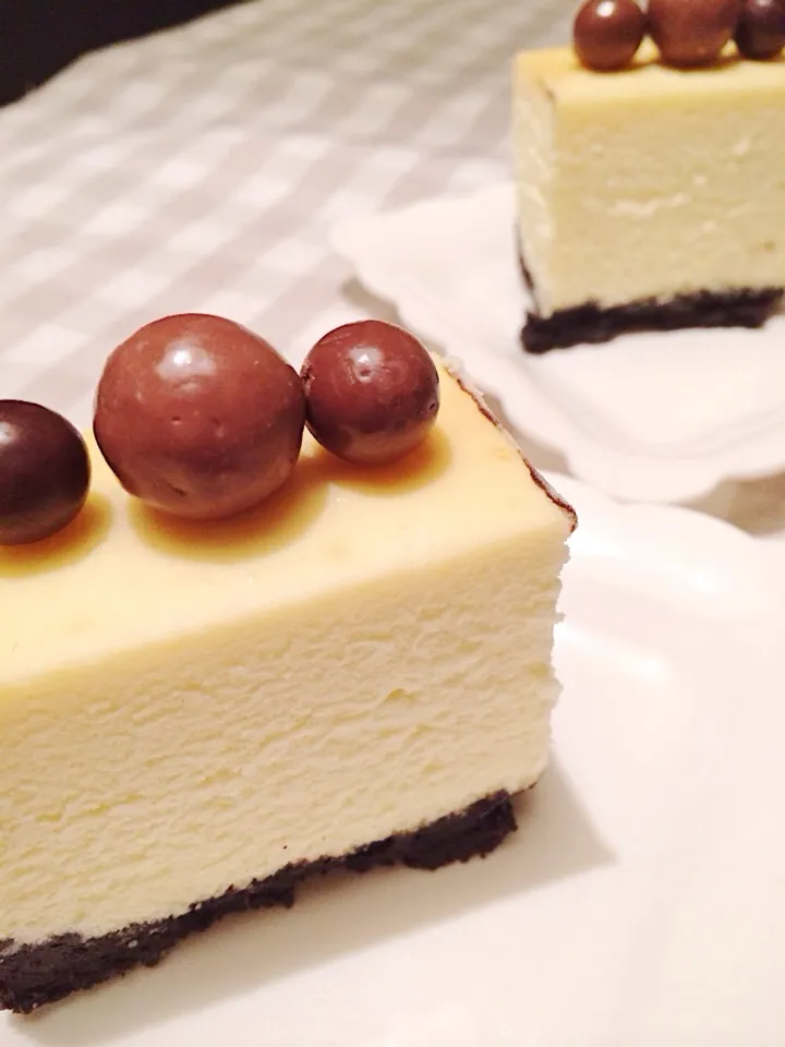 White cheesecake with Oreo base|12Dragonさん