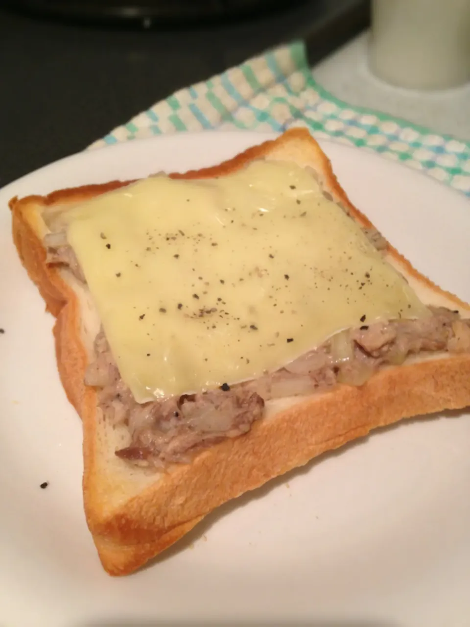 鯖缶と玉ねぎのトースト|まよべさん