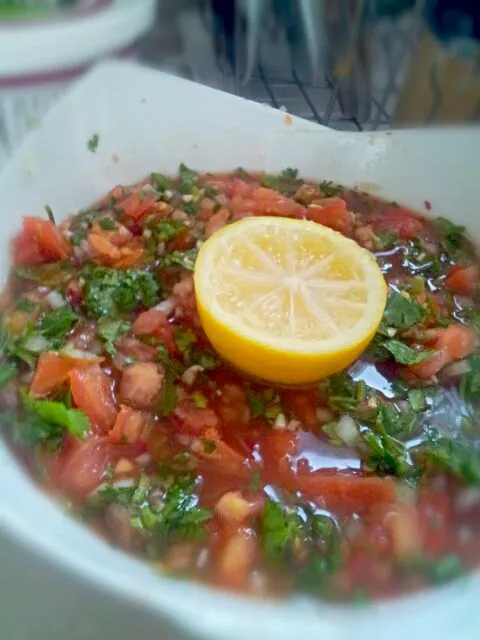 Salades coriande tomatoes garlic red vinaigre and lemon|Tiffany Maiteeさん