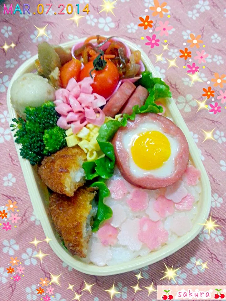 ミホちゃんのお花の目玉焼き入り和食でお花見弁当✿🌸|桜里さん