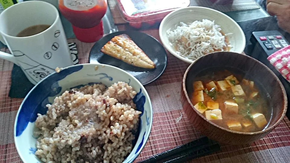 鯖の塩焼き＆しらすおろし＆豆腐と大根の葉の味噌汁|まぐろさん