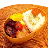 Snapdishの料理写真:今日のお弁当！煮豚、海老と長ネギのゴマ炒め、卵焼き♡