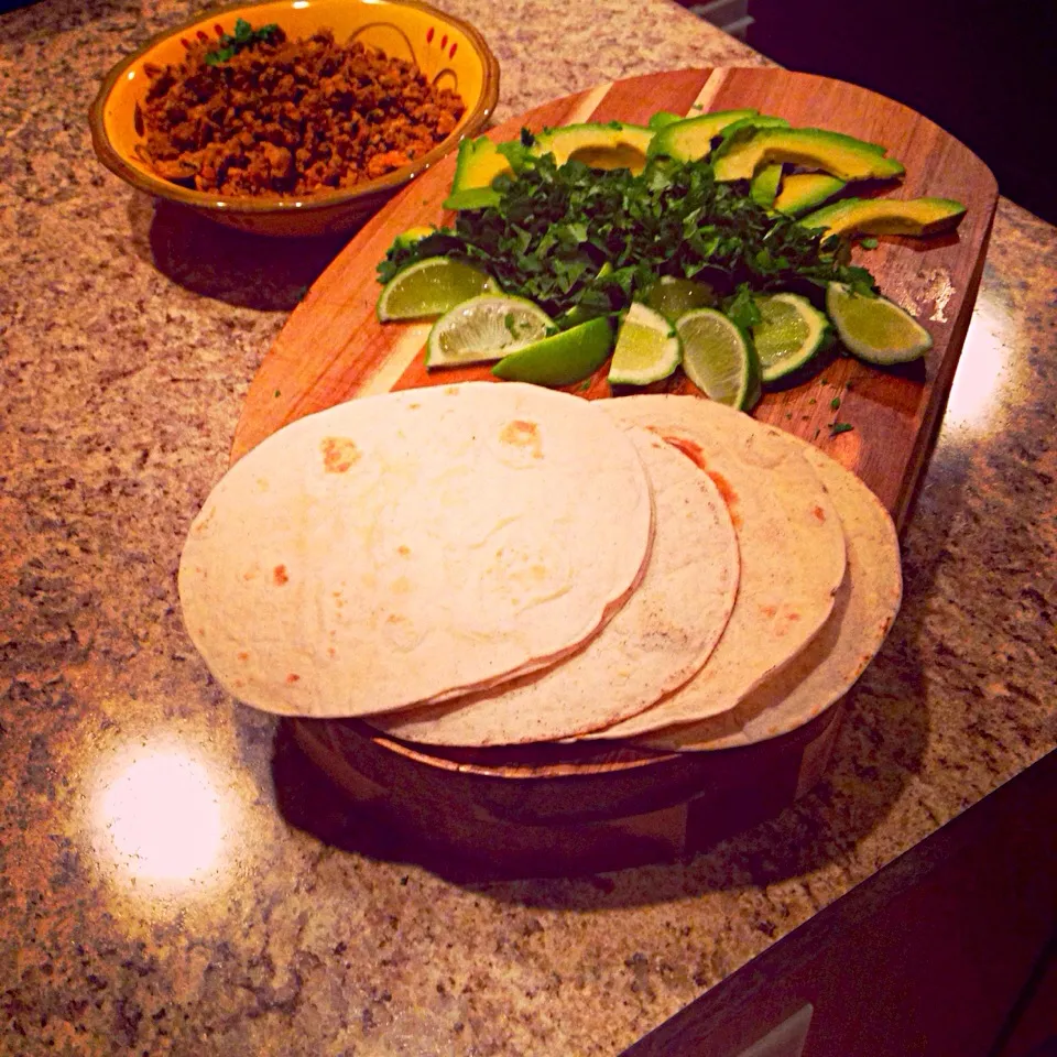 Snapdishの料理写真:Authentica Taco Night w/ finely Carnitas 'n'Carne a seca srry if I missed spelled but trust it's right #chef #taco #night #family|Keith Hendersonさん