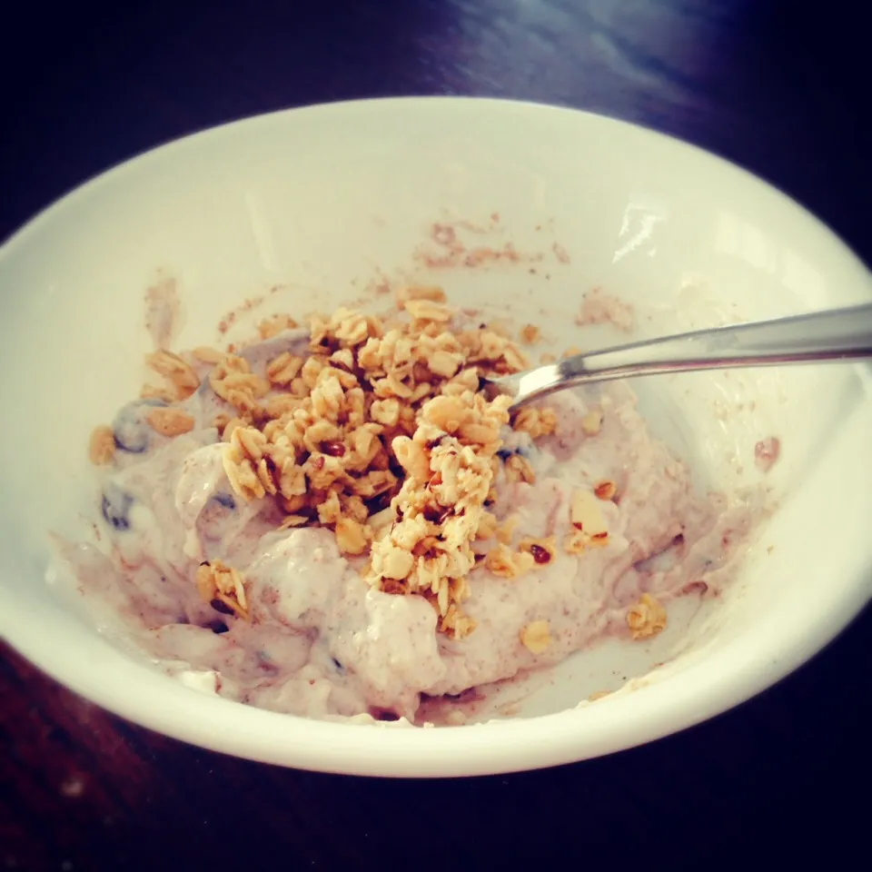 Berry Granola Yogurt|Sarsi Athenaさん