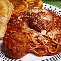 spaghetti w/ meatballs and garlic toast|Chelsea Faithさん