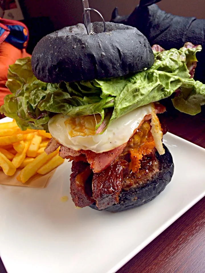 スペアリブハンバーグダブルチーズ目玉焼きバーガー|タコ焼き多幸坊主さん