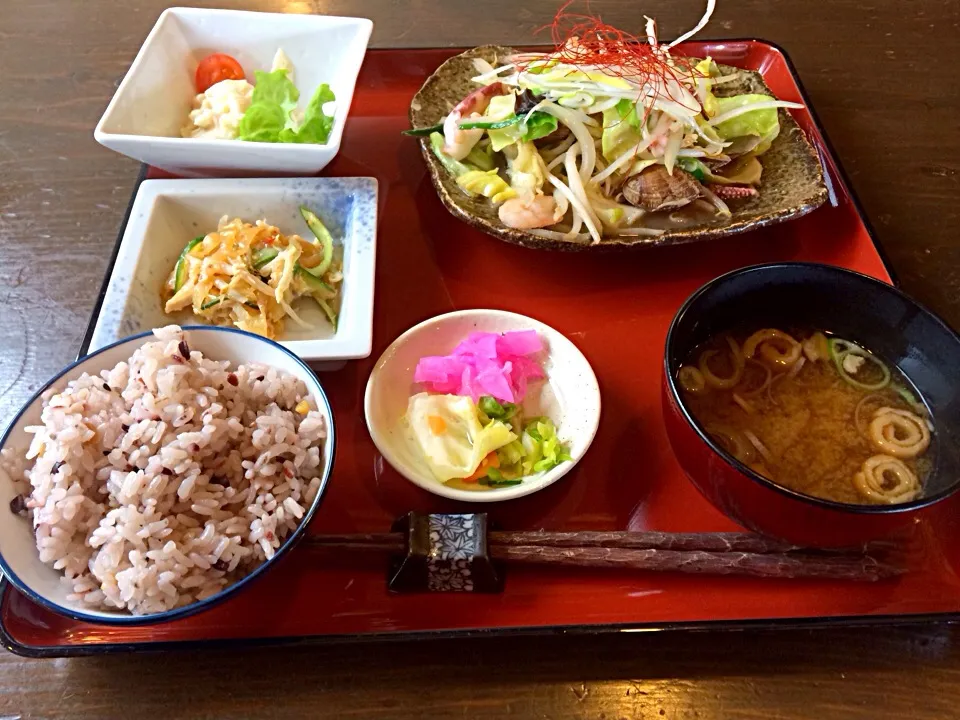 旬菜週替りランチ「たっぷり野菜の海鮮塩だれ炒め」|Masato  Fujisawaさん