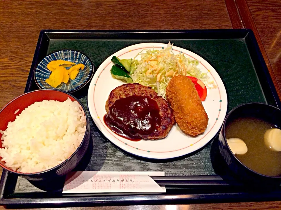 ハンバーグとカレーコロッケ定食|こんどう かずゆきさん