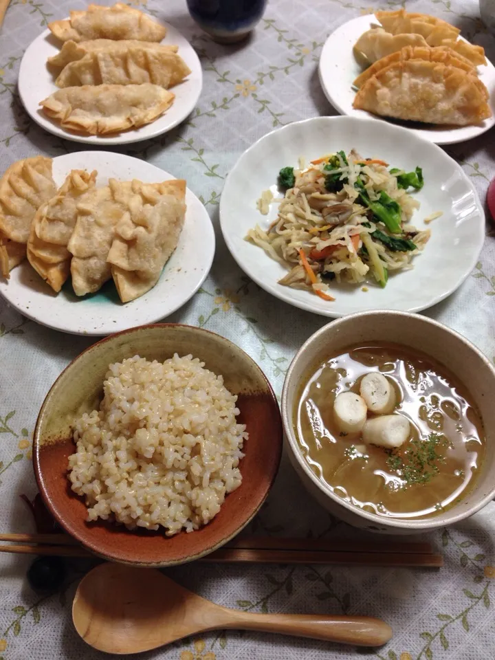 Snapdishの料理写真:ひよこ豆のぎょうざ  切り干し大根と菜の花のイタリアン風  オニオングラタンスープ|miwamiwaさん