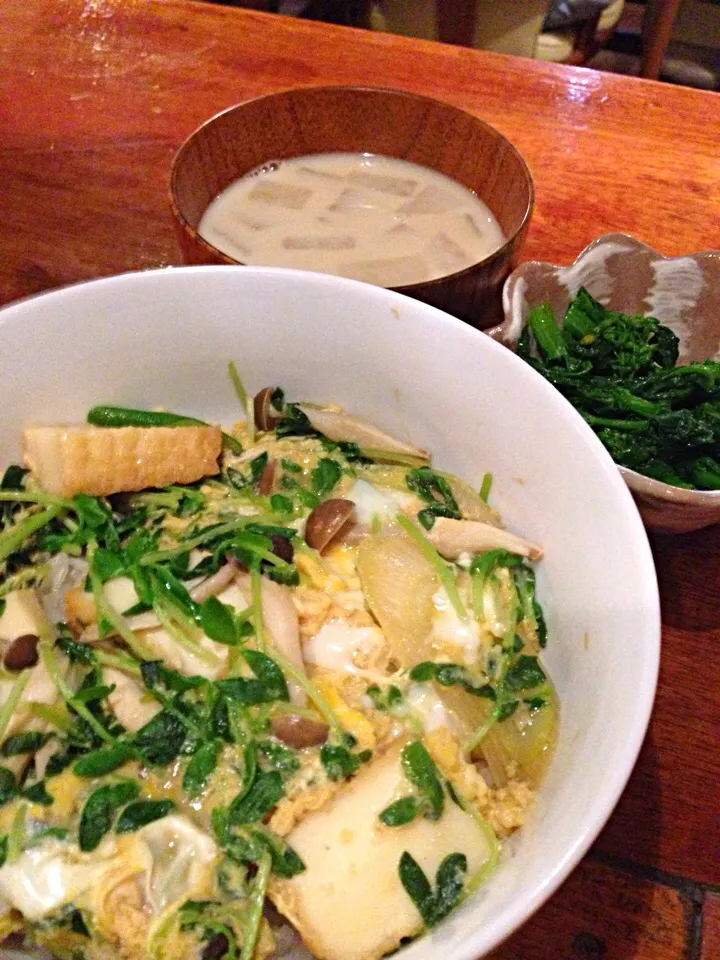 厚揚げと豆苗の玉子とじ丼と菜の花の柚味噌和え|とめっこさん