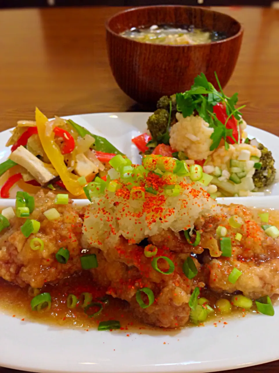 ⭐️鶏唐揚げのみぞれ煮 柚子胡椒風味 ⭐️野菜とエリンギの塩麹炒め ⭐️カリフラワーとブロッコリーのマリネサラダ ⭐️白菜と蕪のスープ|よっちぃさん