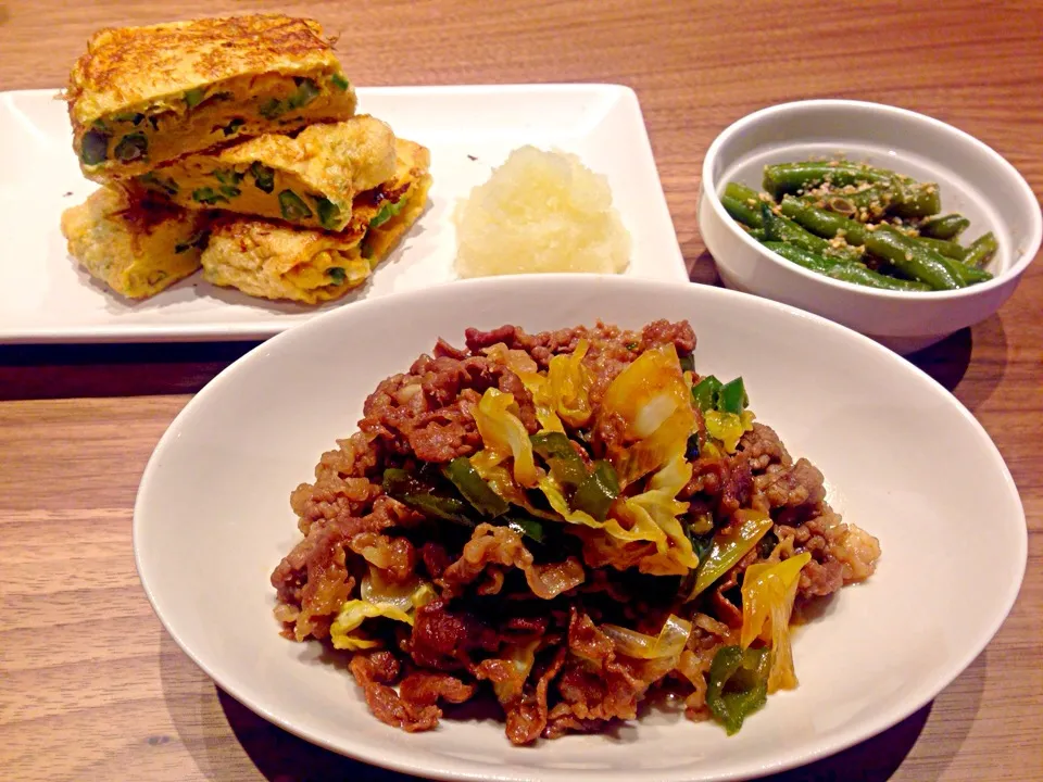 牛肉のすき焼き風煮と油揚げの詰め焼きとインゲンの胡麻和え|あやかさん