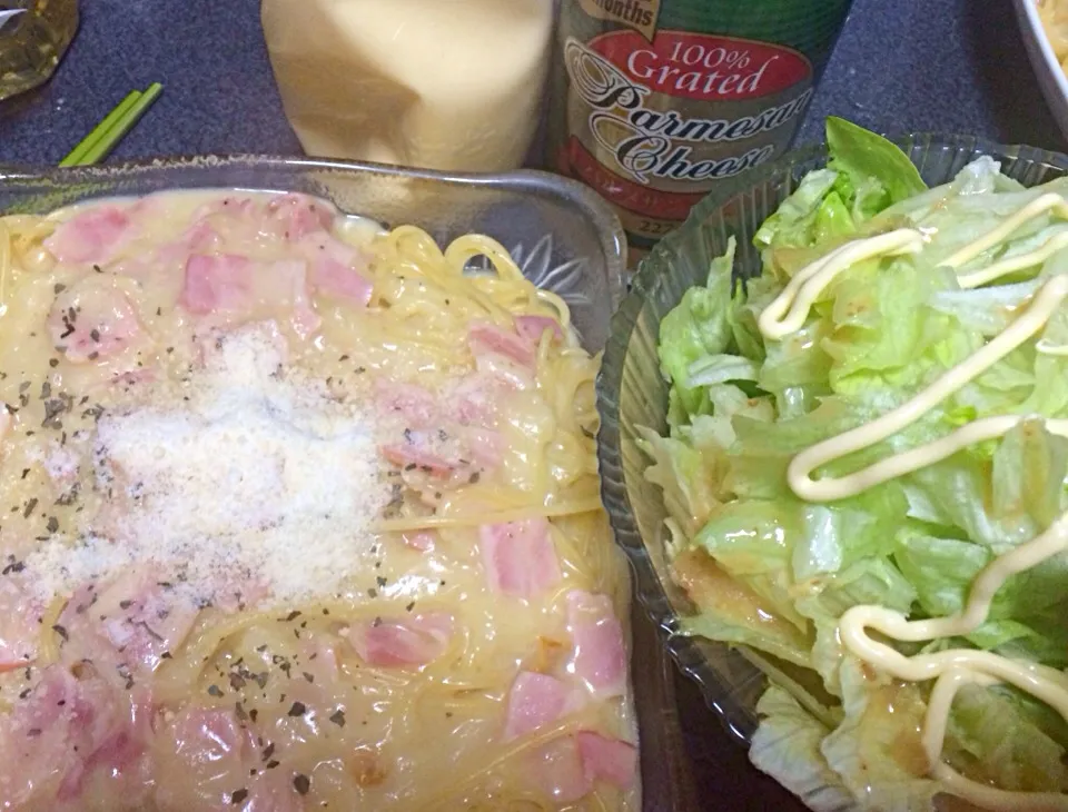 #夕飯 カルボナーラ、レタス。おかわりを途中でしなくていいように最初から2杯分盛って食べたよカルボナーラ。|ms903さん