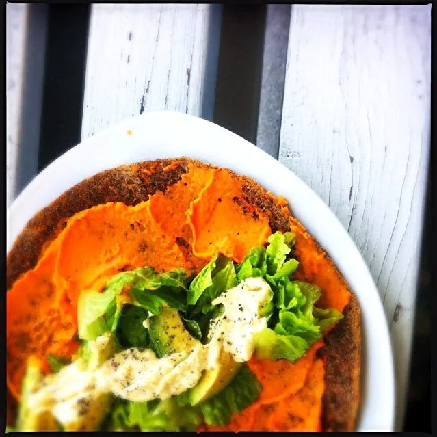 Raw Wrap filled with homemade hummus and cashew cheese. Alongside some lettuce and avocado. #yum #yummy #vegan #raweating|T.E.Dennisさん