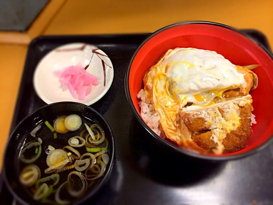 カツ丼、筋トレの後は、お肉と卵！|Yohei Kawachiさん