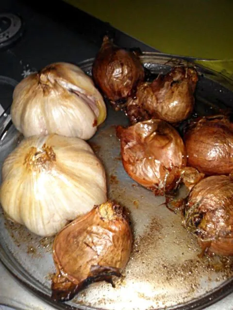 Snapdishの料理写真:Roasted garlic and Shallots for soup.|Polly Gelfusoさん