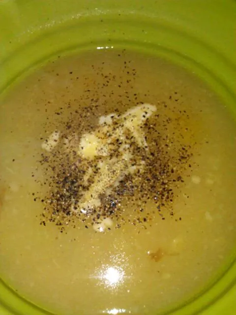 Homemade roasted garlic and potato soup. With roasted Shallots.|Polly Gelfusoさん