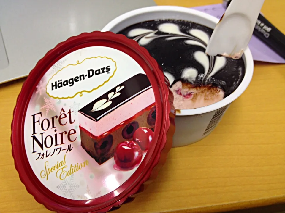 Snapdishの料理写真:Spec edition ice cream|lauren shannonさん