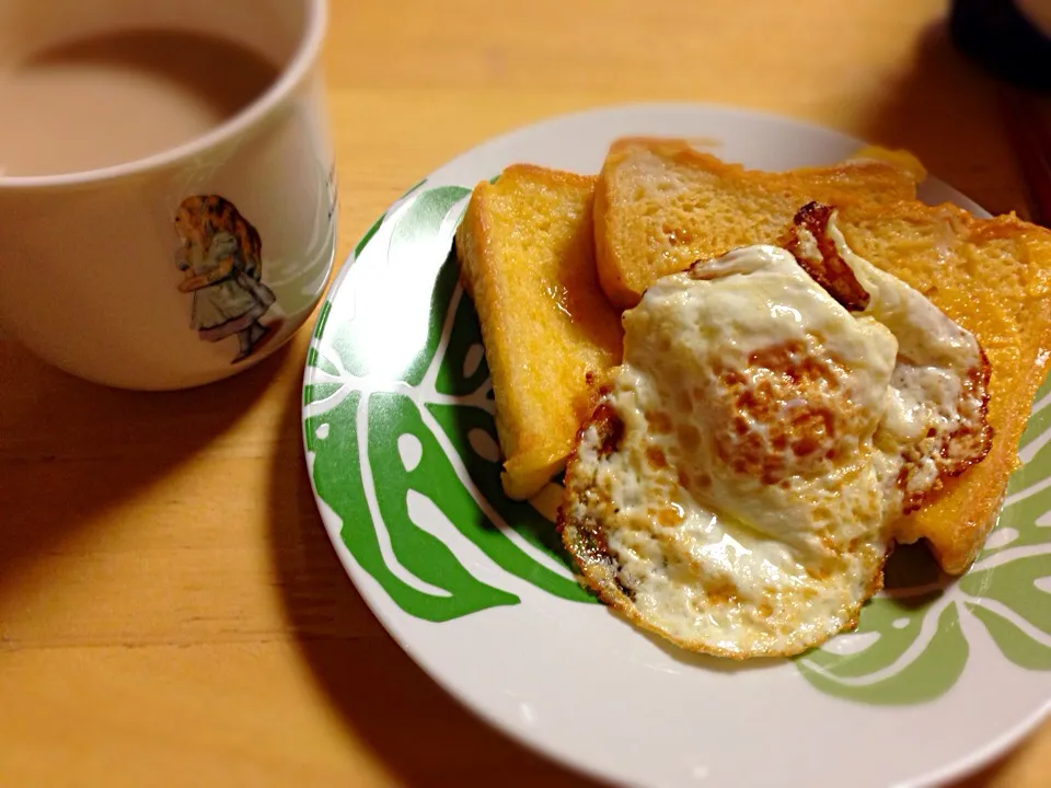 フレンチトースト卵添えの朝食|あやさん